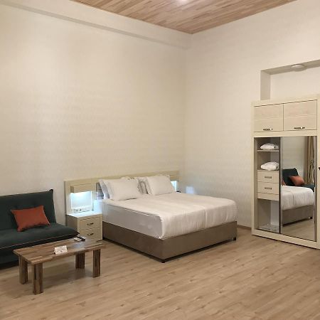Full Comfort Apartment On Aghmashenebeli Tbilisi Ngoại thất bức ảnh