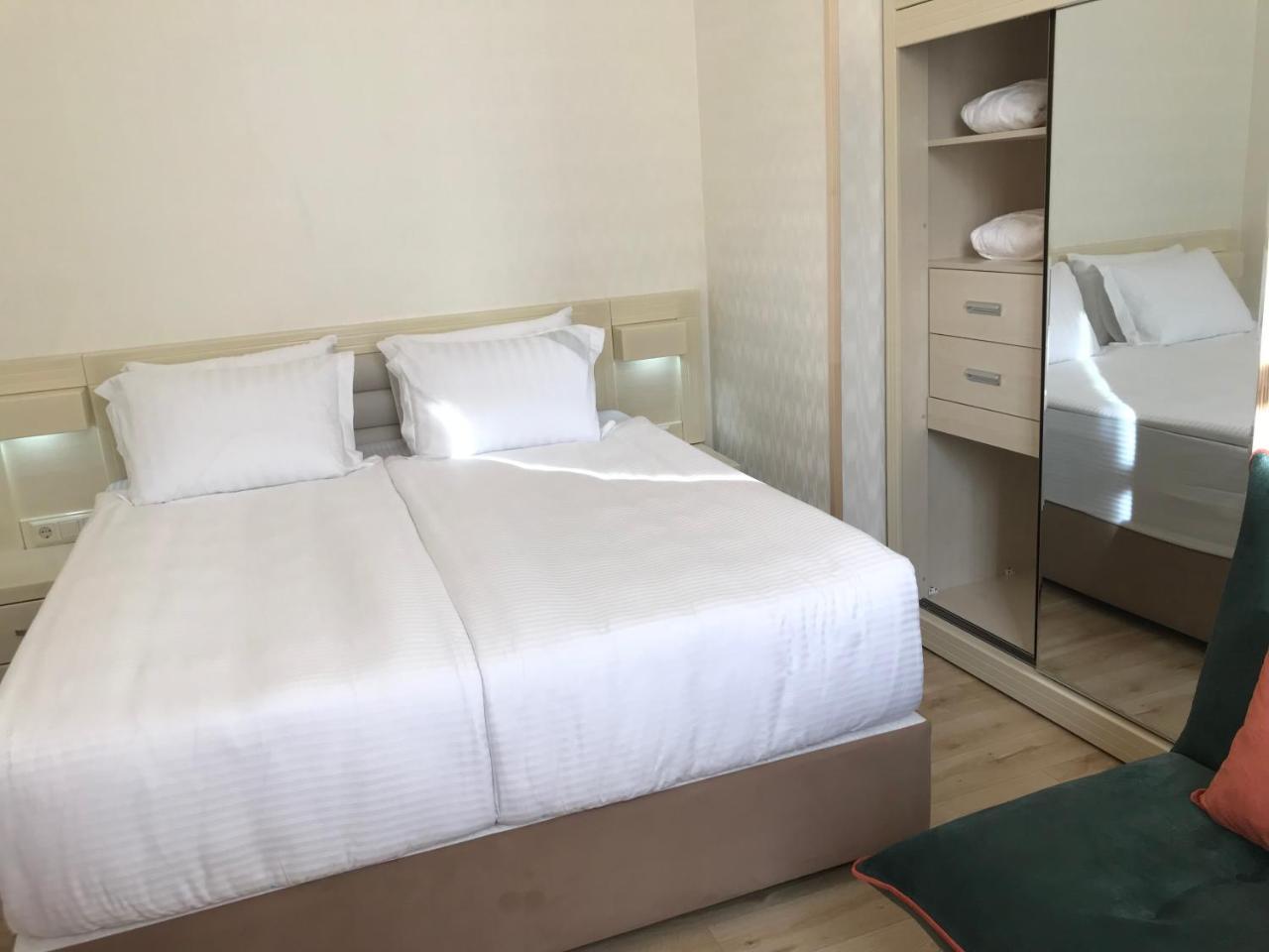 Full Comfort Apartment On Aghmashenebeli Tbilisi Ngoại thất bức ảnh